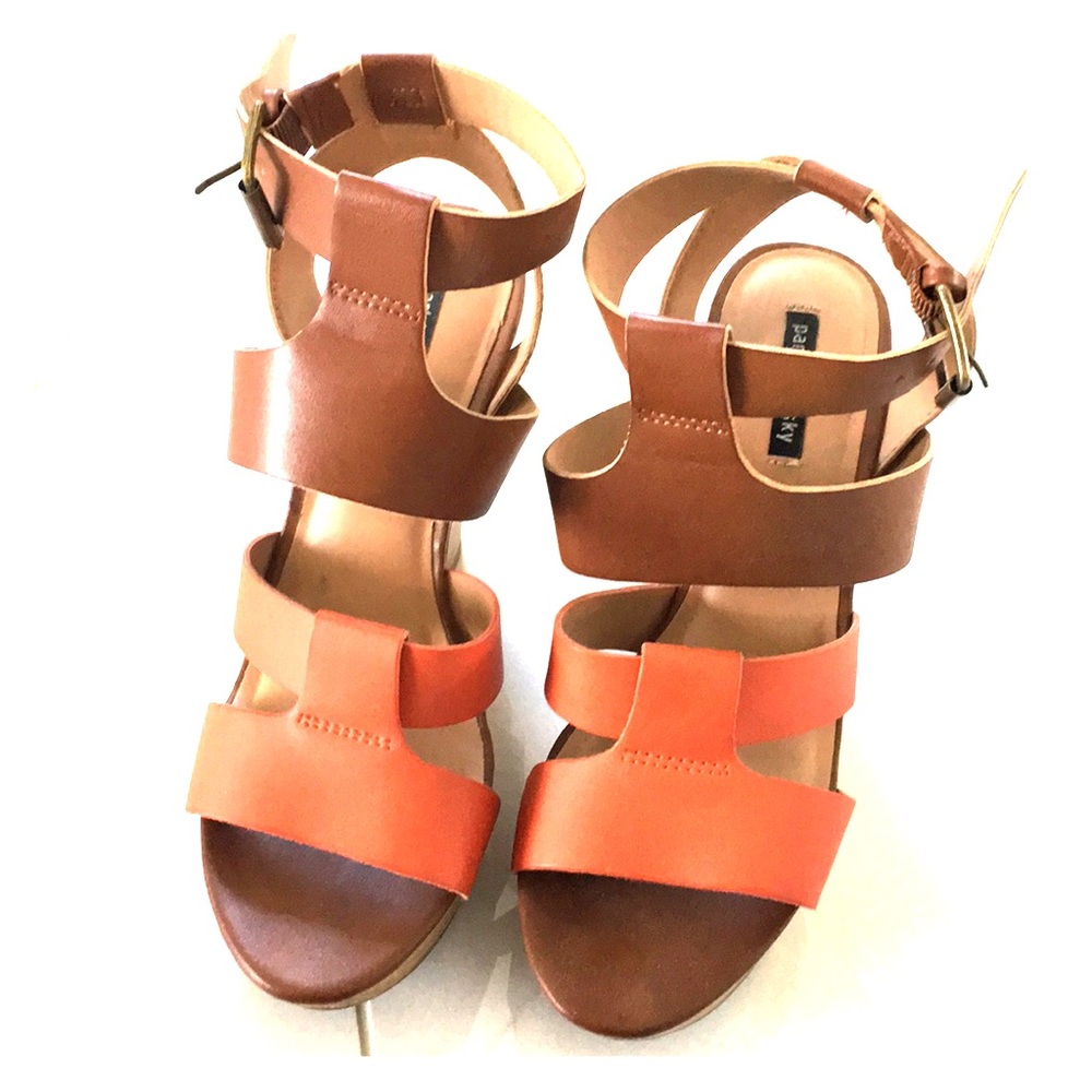 Strappy wedge sandles